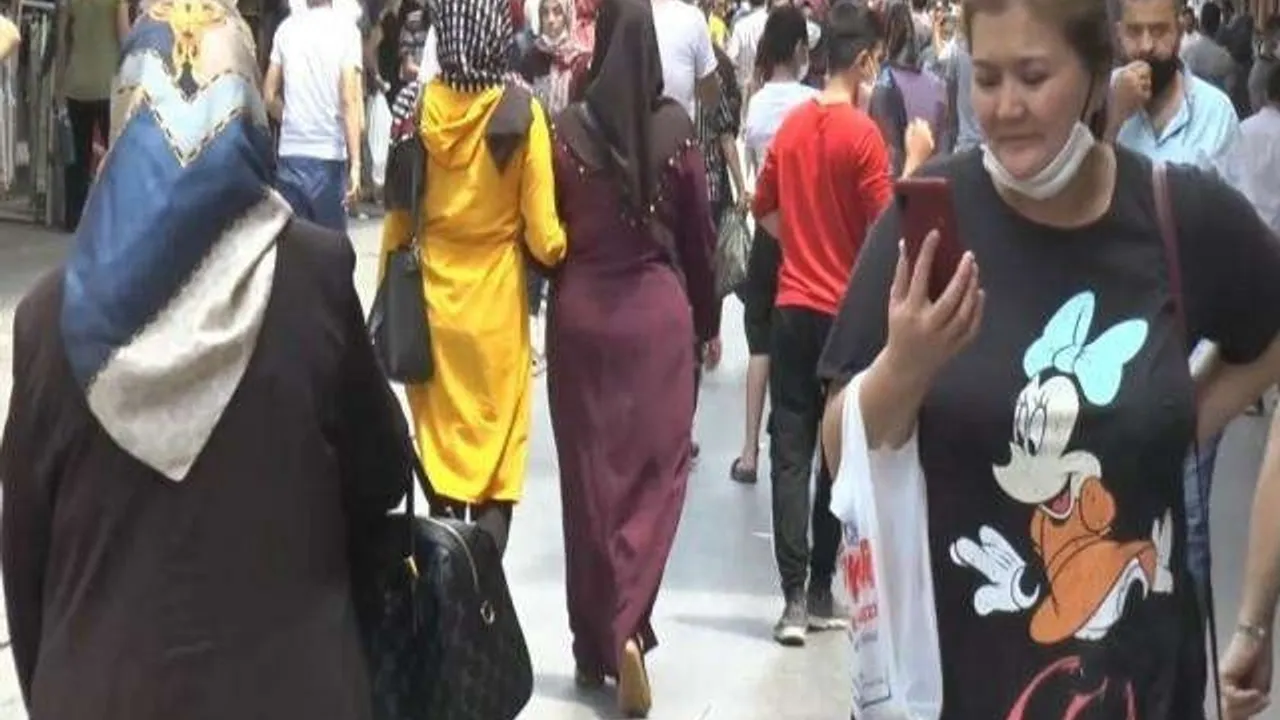 Sosyal mesafeye uymuyoruz!