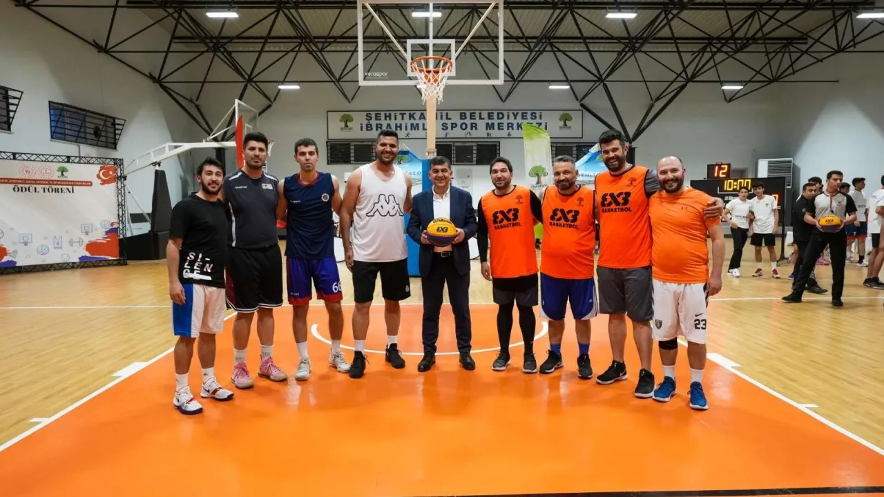 Fadıloğlu, sporculara eşlik etti