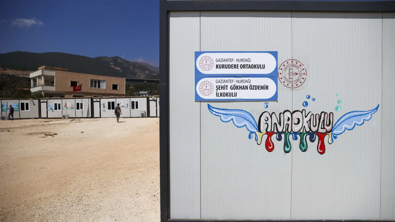 Depremden etkilenen Nurdağı ve İslahiye eğitim ve öğretime hazır