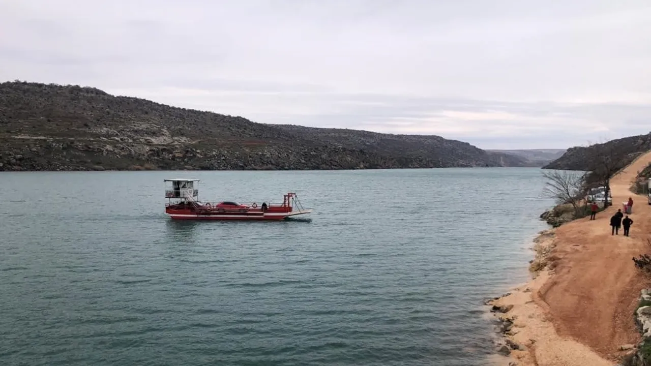 Halfeti İle Rumkale Arası Araçla 5 Dakikaya İndi
