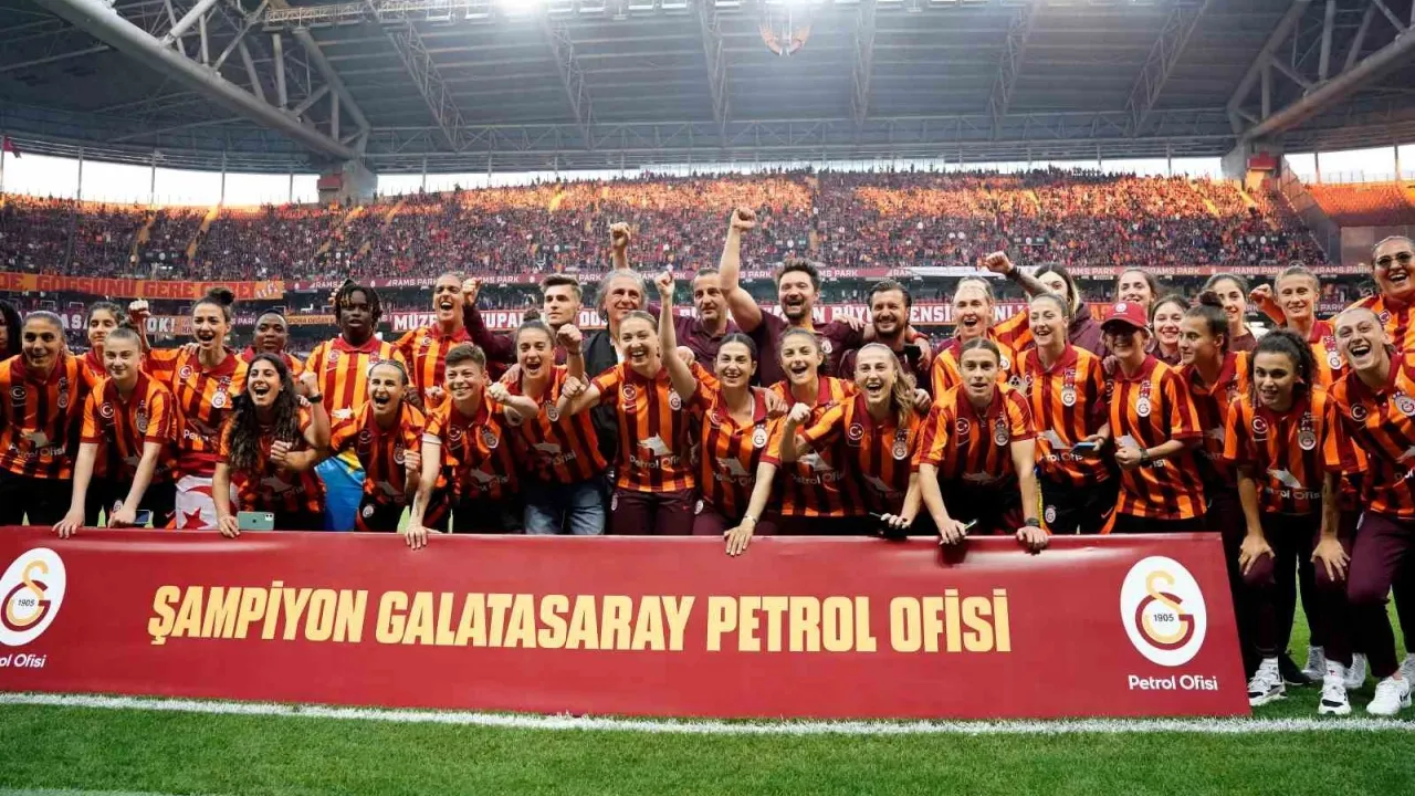 Galatasaray Kadın Futbol Takımı, Taraftarlarla Buluştu