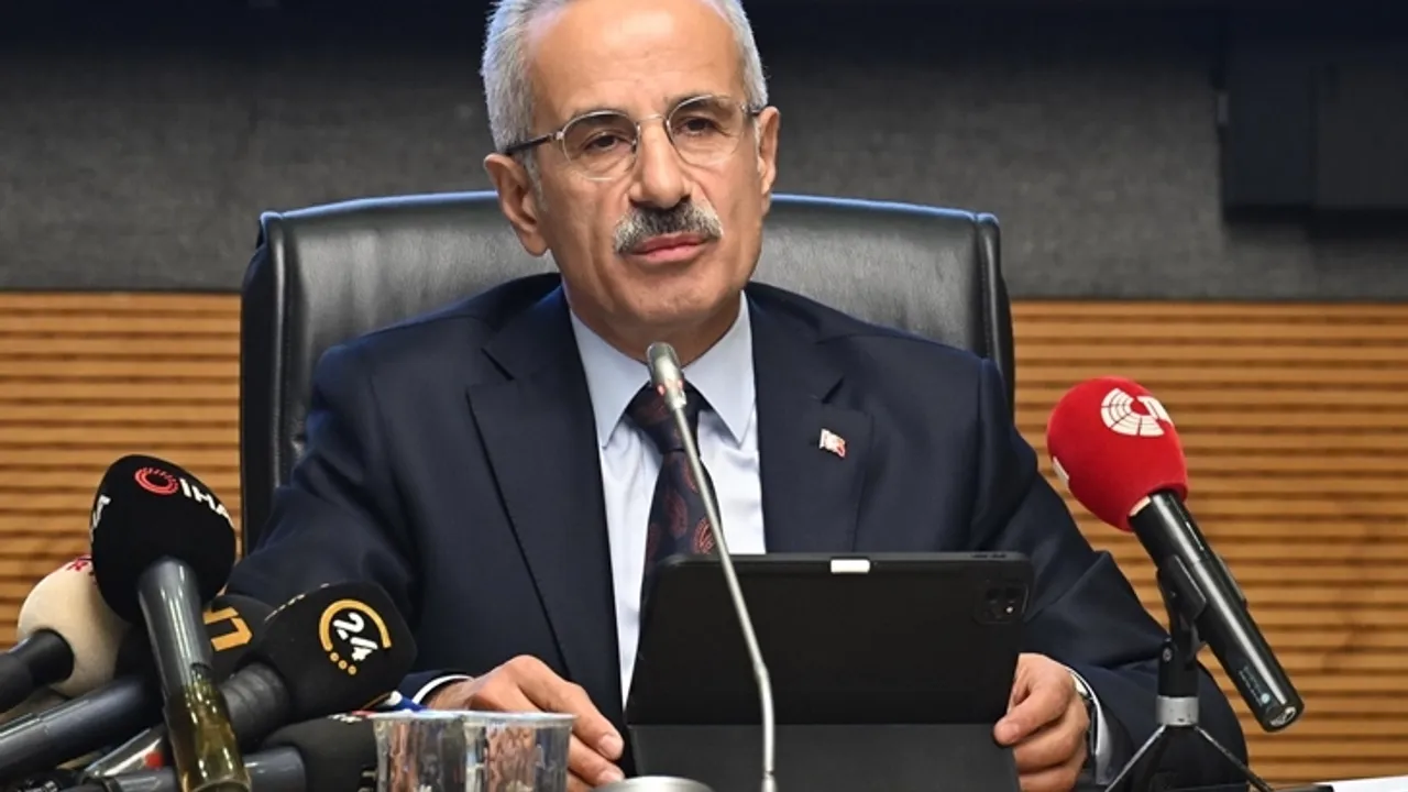 Bakan Uraloğlu'ndan Uçak Bileti Fiyatlarına İlişkin Açıklama