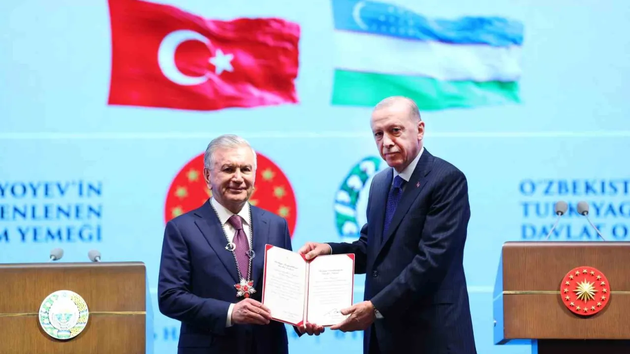Cumhurbaşkanı Erdoğan, Mirziyoyev’e Devlet Nişanı Tevcih Etti