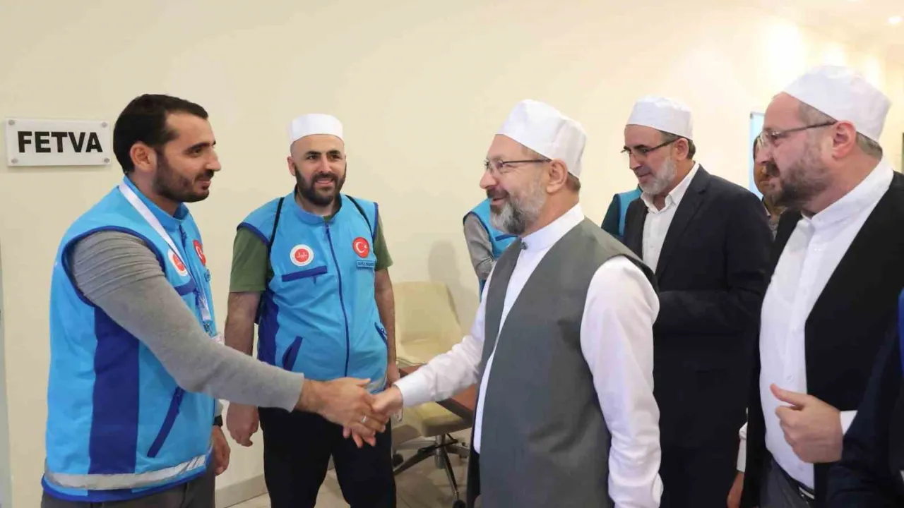 Diyanet İşleri Başkanı Erbaş, Mekke’de Ekip Başkanlıklarını Ziyaret Etti