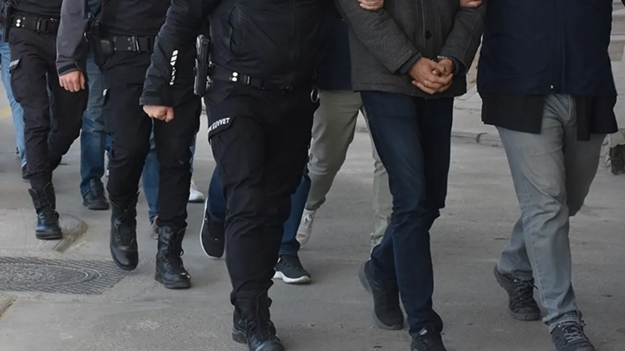 İzmir Merkezli FETÖ Operasyonunda 9 Şüpheli Yakalandı