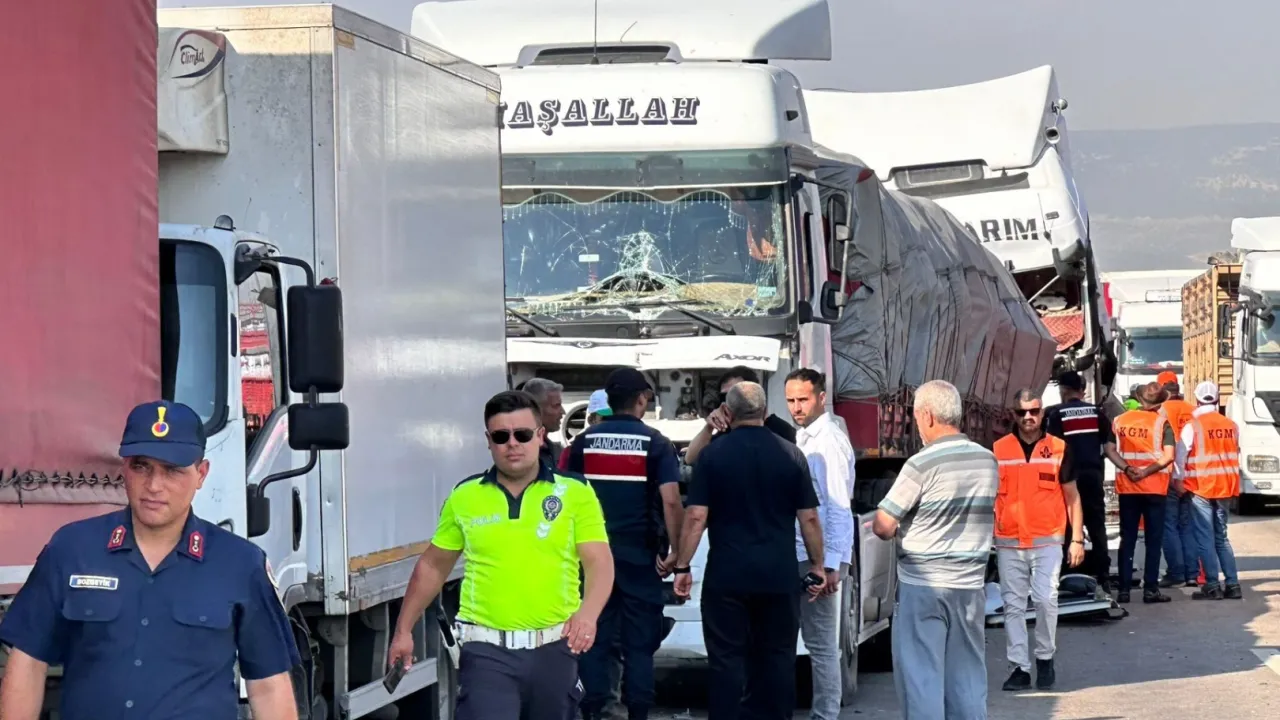 TAG Otoyolu’nda 7 Araçlı Zincirleme Kaza