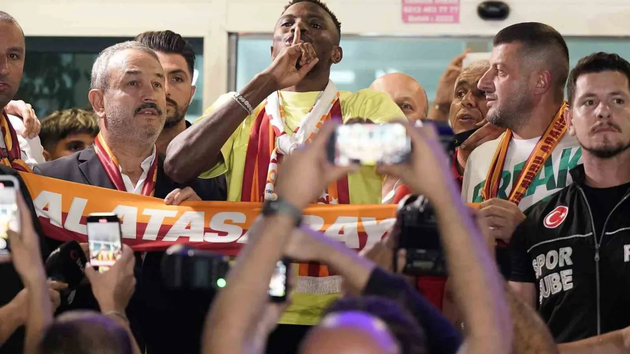 Galatasaray’ın Yeni Transferi Victor Osimhen Geldi
