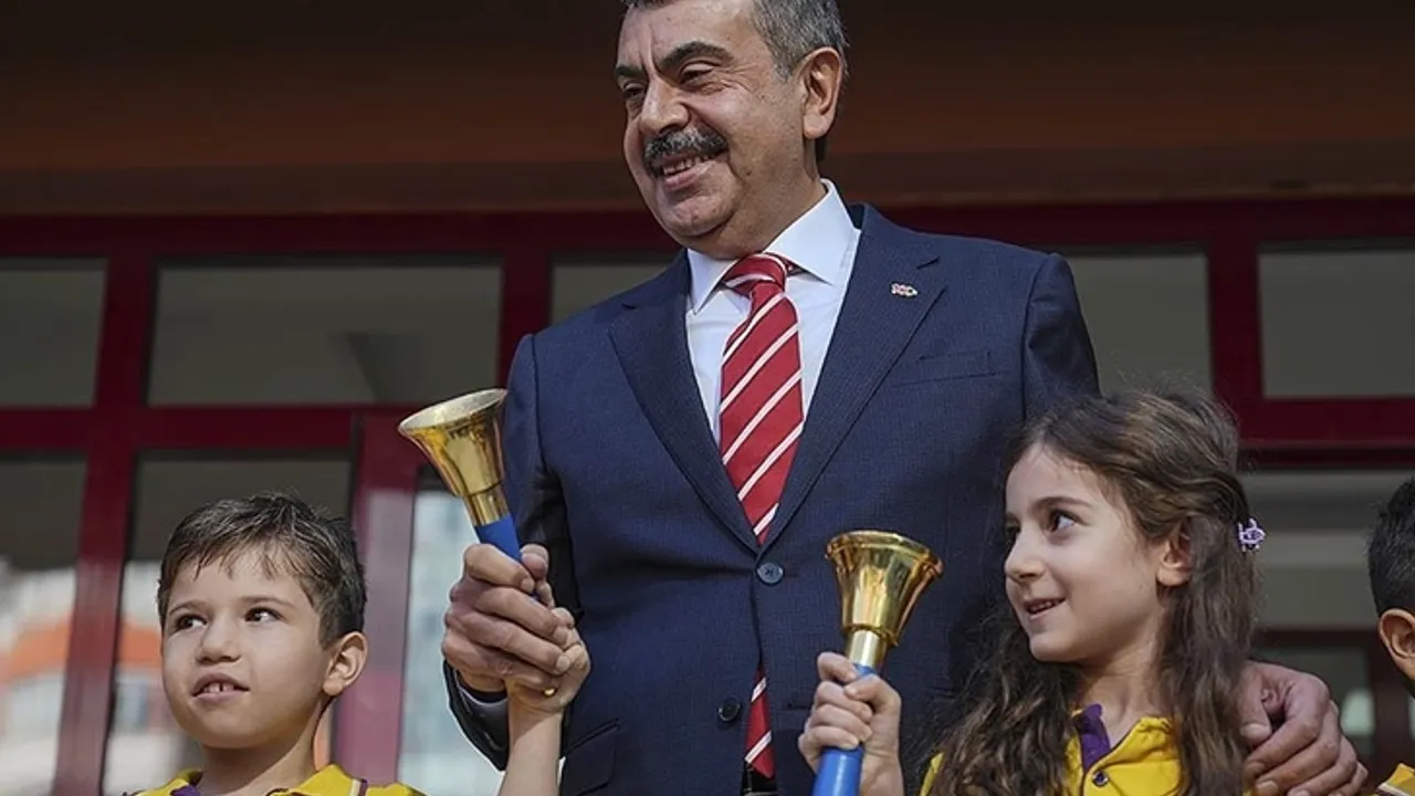 Milli Eğitim Bakanı Tekin İlk Ders Zilini Çaldı