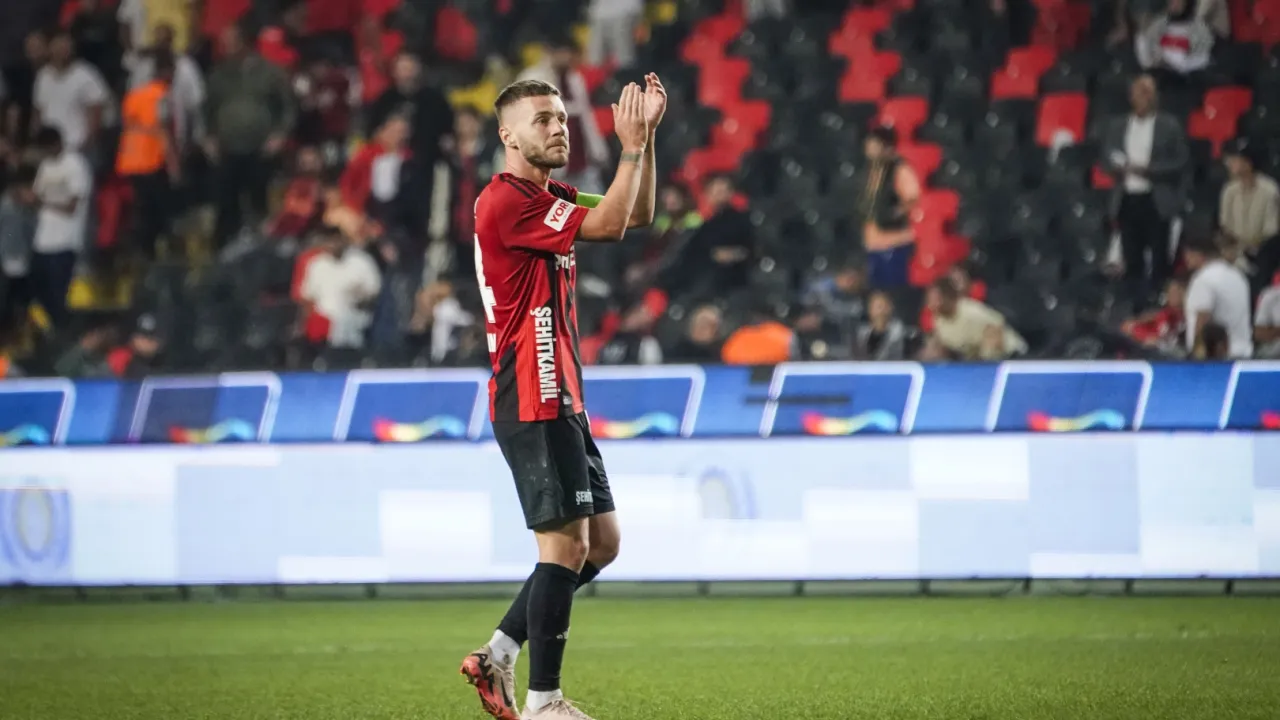 Alexandru Maxim taraftarlardan destek istedi