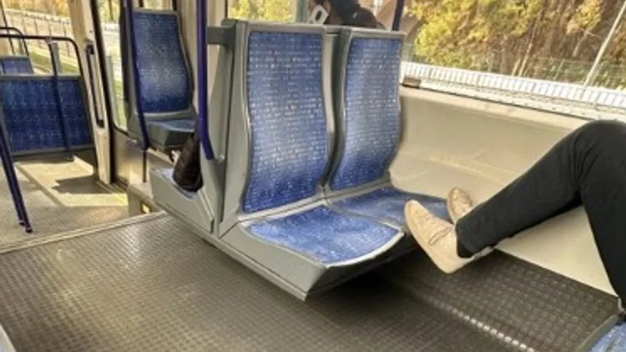 Gaziantep’te tramvayda tepki toplayan görüntü!