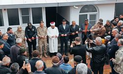 Depremde yıkılan cami yeniden yapılarak ibadete açıldı