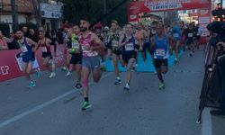 6. Gazi Yarı Maratonu ve Halk Koşusu coşkuyla başladı