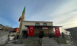 Depremde yıkılan cami yeniden yapılarak ibadete açıldı