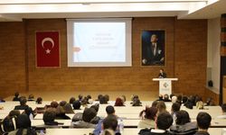 HKÜ'de “Hastane Yapılarında Mimari Yaklaşımlar” Semineri Düzenlendi