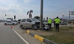 Gaziantep'te otomobil ile hafif ticari araç çarpıştı