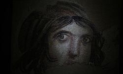 Çingene Kızı mozaiği nerede?