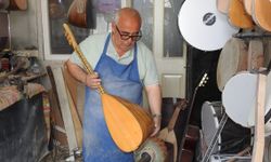 Gaziantep'li usta 35 yıldır bağlama yapıyor, ama çalamıyor