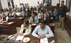 CHP'liler çıktı, istifacılar geldi