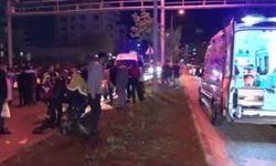 Gaziantep'te otomobil yayalara çarptı: 2 yaralı