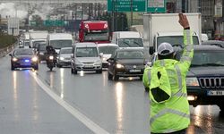 Trafik denetimlerinde, izinsiz "çakar" kullanan 39 sürücüye ceza kesildi