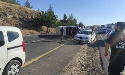 İşçi servisi ile otomobil çarpıştı: 12 yaralı