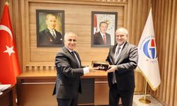 Prof. Dr. Burhan Köroğlu’ndan GAÜN rektörüne ziyaret