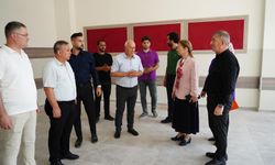 Derya Bakbak, deprem konutlarını ve okulları inceledi