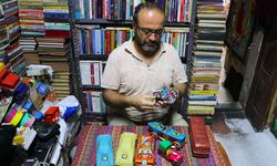 Oyuncak merakı iş yerini müzeye çevirdi