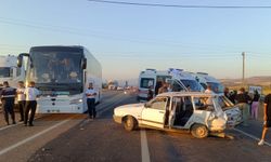 Otobüs ile otomobil çarpıştı: 5 yaralı