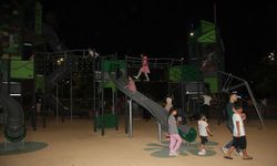 Sıcaktan bunalan vatandaşlar parklara akın etti