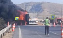 Seyir Halindeki Tır Alev Aldı