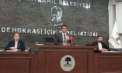 Meclis toplantısı mı, mahalle kavgası mı? Küfürler havada uçuşuyor
