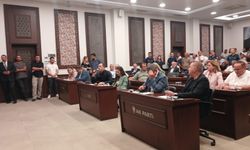 Umut Yılmaz ve Ersin Atar meclis toplantısında tartıştı