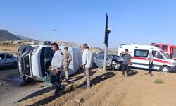 Gaziantep'te otomobil ile minibüs çarpıştı: 6 yaralı