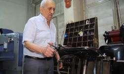 Asırlık makinelerle mesleğini sürdürüyor