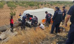 Gaziantep'te kamyonet şarampole uçtu: 2  yaralı