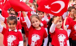 Atatürk’ün çocukları Cumhuriyet yürüyüşünde