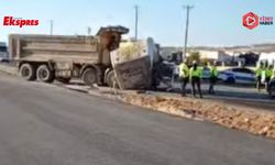 Gaziantep'te feci kaza: Tır ile kamyon kafa kafaya çarpıştı