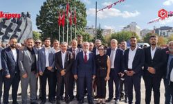 Yıldırımdan sert çıkış: Bir yıl önce suçladıklarıyla şimdi kol kola