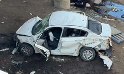 Gaziantep-Kahramanmaraş yolunda feci kaza: Otomobil köprüden düştü!