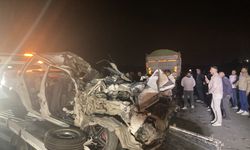 Kamyon ile otomobil çarpıştı 3 kişi hayatını kaybetti