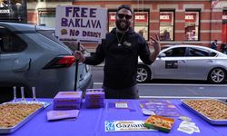 New York'ta sokakta baklava satıyor