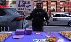 New York'ta sokakta baklava satıyor