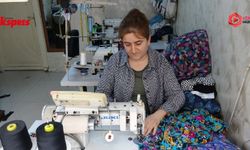 Kızları için makine başına döndü