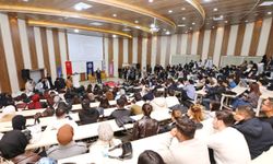 Fatma Şahin üniversiteli gençlerle buluştu