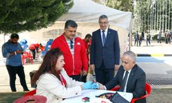 Rektör Doğan, Türk Kızılay’ına kan bağışında bulundu