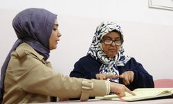 Gaziantep'te İşitme engelli kadın Kur'an-ı Kerim'i öğrendi