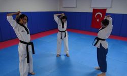 Tekvandocu babanın Tekvandocu kızları