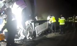 TAG Otoyolu'nda feci kaza: Tır, otobüse arkadan çarptı