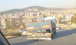 Gaziantep’te seyir hâlindeki kamyon tehlike saçtı
